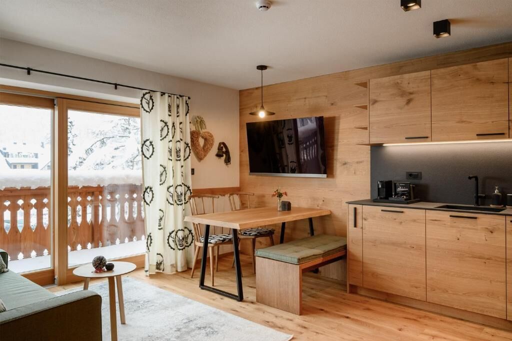 Comfort Apartment, Balcony, Mountain View | Interior