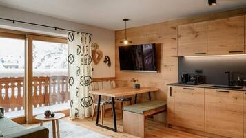 Comfort Apartment, Balcony, Mountain View | Interior