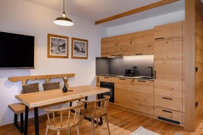 Apartamento superior, vistas al jardín | Cocina privada