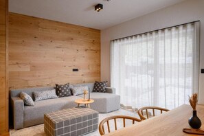 Superior-Apartment, Gartenblick | Wohnbereich