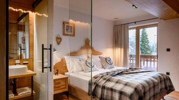 In-room safe, iron/ironing board, free WiFi, bed sheets