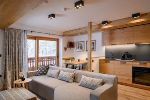 Deluxe Apartment, Balcony, Mountain View | Living area - Vila Pavlina (Kranjska Gora)