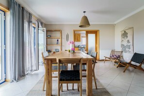 Dining - Beautiful Two-Storey Surf Villa Near Arrifana & Monte Clérigo (Aljezur)