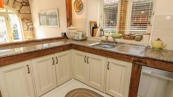 Dishwasher, cookware/dishes/utensils