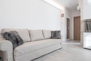 Living area - Modern apartment with AC, WiFi and garden – Sleeps 4 near Muggia and Slovenia (Aquilinia-Stramare)