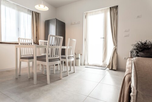 Modern apartment with AC, WiFi and garden – Sleeps 4 near Muggia and Slovenia