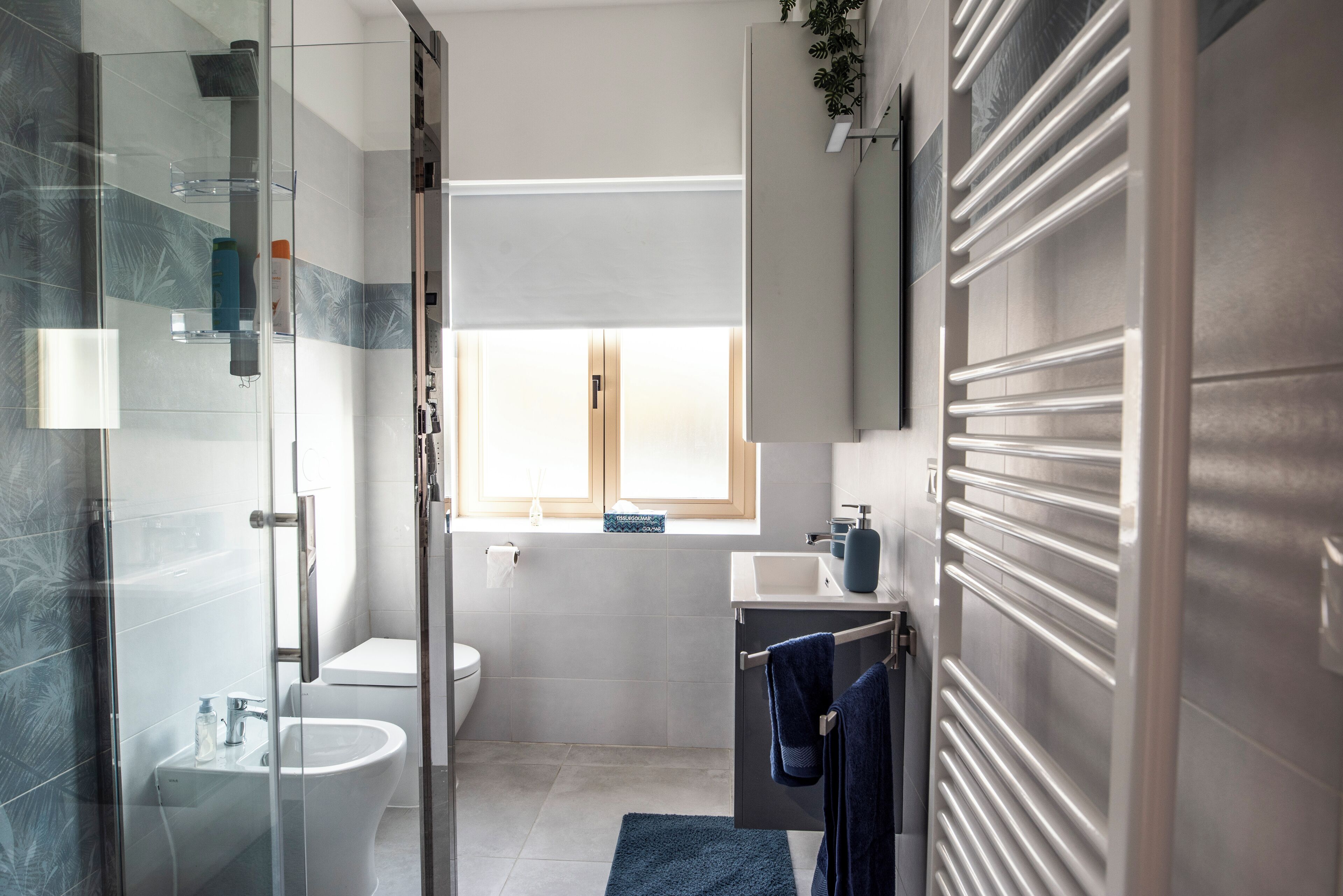 Dusj, hårføner, bidé og håndklær