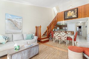 Smart TV, DVD player - Bright and sunny third floor, one bedroom condo with a loft, just steps to the beach . (Ocean City)