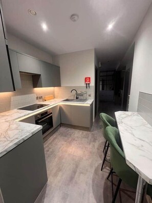 Private kitchen - A cosy 2 bed apartment in the heart of Jesmond. (Newcastle upon Tyne)