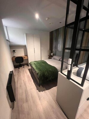 2 bedrooms, iron/ironing board, WiFi, bed sheets - A cosy 2 bed apartment in the heart of Jesmond. (Newcastle upon Tyne)