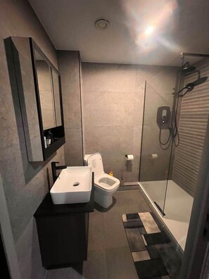 Bathroom - A cosy 2 bed apartment in the heart of Jesmond. (Newcastle upon Tyne)