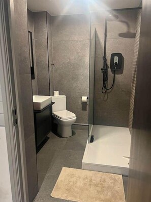 Bathroom - Stylish - 1 bed apartment in Jesmond (Newcastle upon Tyne)