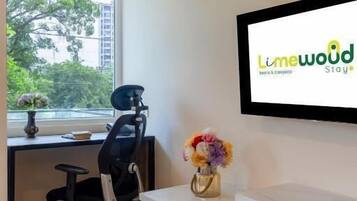 Deluxe Double Room, Balcony, City View | Interior