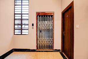 House | Interior - Collection O Shobhabazar Metro (Kolkata)