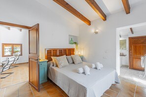 4 bedrooms, iron/ironing board, free WiFi, bed sheets - Villa Roig Petit By HomeVillas360 (Pollensa)