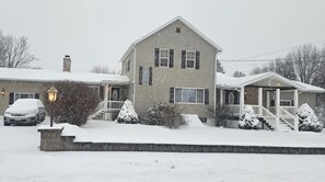 Exterior - Charming family friendly house in Historic Somerset with lots to do (Somerset)