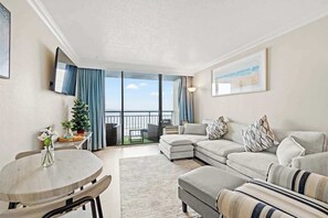 TV - CoHo Stays Oceanfront 1BR • Coral Beach (Myrtle Beach)
