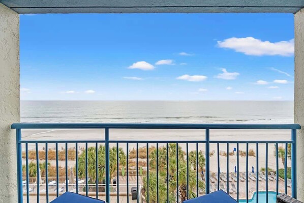 Property grounds - CoHo Stays Oceanfront 1BR • Coral Beach (Myrtle Beach)