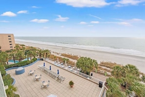 Outdoor dining - CoHo Stays Oceanfront 1BR • Coral Beach (Myrtle Beach)