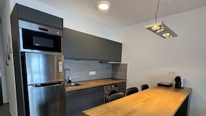 Coffee/tea maker, fridge, microwave, dishwasher - Casahost Ocean Blue Pool View (Costa Teguise)