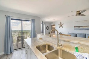 Interior - Penthouse 2BR, Wi-Fi, SMART TVs, Amazing Views! (Myrtle Beach)