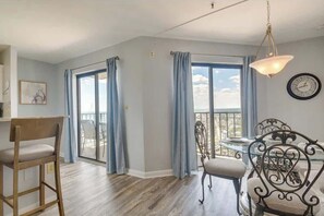 Interior - Penthouse 2BR, Wi-Fi, SMART TVs, Amazing Views! (Myrtle Beach)