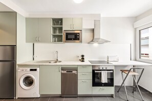 Fridge, microwave, oven, dishwasher - Dragos Suites 101 (Arrecife)