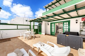 Outdoor dining - Casahost Casa Arrocha Playa (Puerto del Carmen)