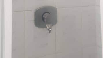 Room, 1 Bedroom | Bathroom