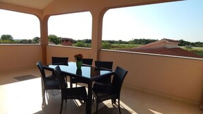 Outdoor dining - Villa Brankica by Villas Guide (Vodnjan)