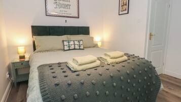 2 phòng ngủ, trang trí khác biệt