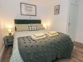 2 bedrooms, individually decorated, individually furnished, free WiFi