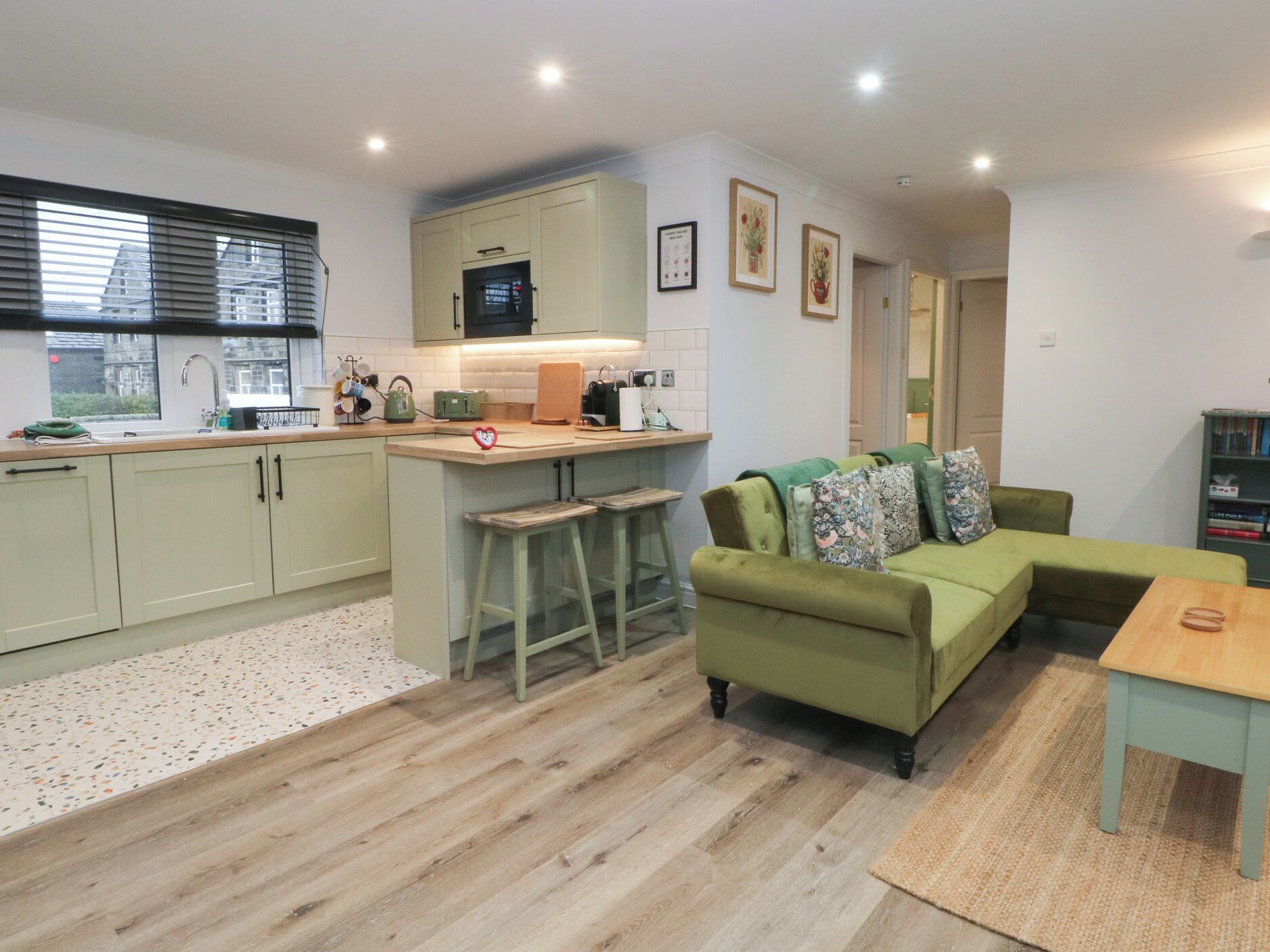 Dishwasher, cookware/dishes/utensils