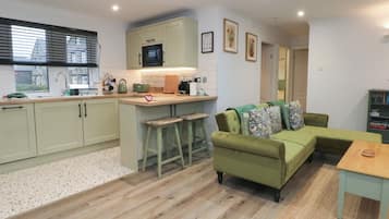 Dishwasher, cookware/dishes/utensils