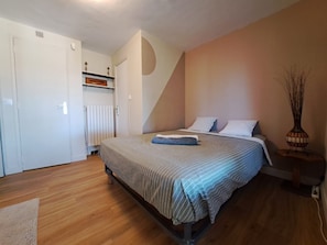 1 bedroom, iron/ironing board, travel crib, free WiFi