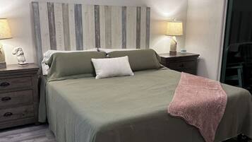 Signature Condo, 2 Bedrooms, Kitchen, Beach View | Individually decorated, individually furnished, iron/ironing board