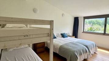 4 Schlafzimmer, BĂŒgeleisen/BĂŒgelbrett
