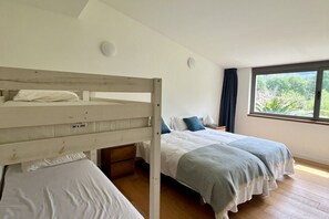 4 bedrooms, iron/ironing board