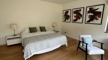 4 chambres, fer et planche à repasser