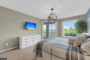 3 bedrooms, iron/ironing board, Internet, bed sheets - 3B/2B Luxury Island Townhome Ostego Bay 201-2  - Walk to Beach! (Fort Myers Beach)