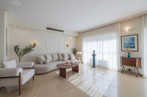 4 BR Apartment in Hiram St Jerusalem