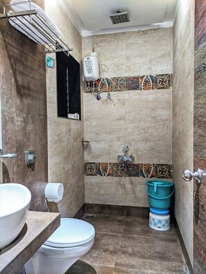 Deluxe Room | Bathroom | Towels, soap