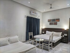 Family Room | Free WiFi