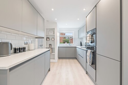 New! Sleeps 6|Free Parking|Long stays| Contractors

Share

Saved