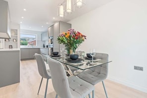 Dining - Dunchurch Home|Free Parking|Contractors & Families (Dunchurch)