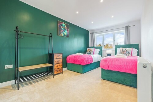 Dunchurch Home|Free Parking|Contractors & Families