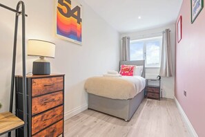 3 chambres, fer et planche à repasser, Wi-Fi, draps fournis