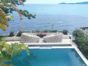 Pool - Direct  front beach EZE (Èze)