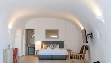 Junior Suite | In-room safe, free WiFi, bed sheets