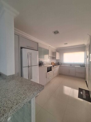 Private kitchen - Norte da Ilha Praia Daniela premium house (Florianópolis)
